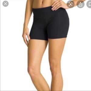 Athleta Kick Booty Shorts